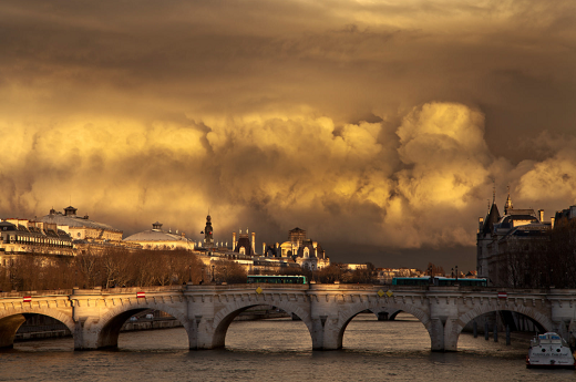 Un pont nuageux, par Julien Galard